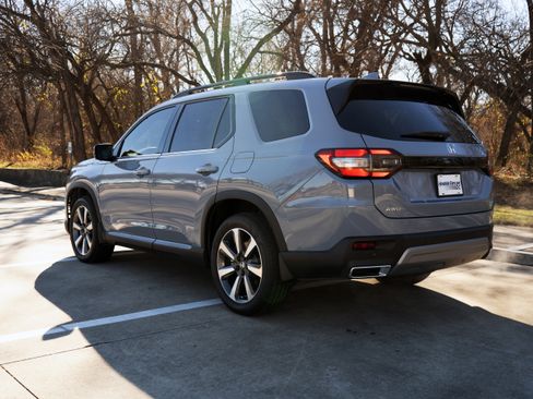 Certified 2025 Honda Pilot Elite image 7
