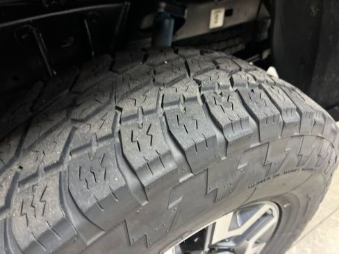 Used 2020 Toyota Tacoma TRD Off-Road AWD/4WD image 10