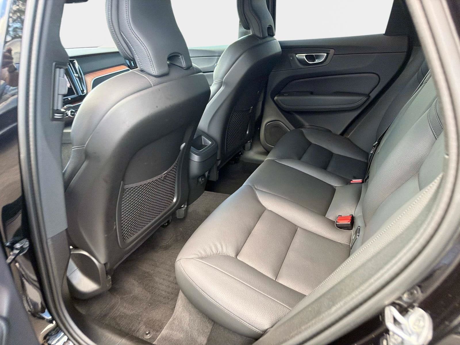 Used 2024 Volvo XC60 B5 Plus w/ Climate Package AWD/4WD image 14