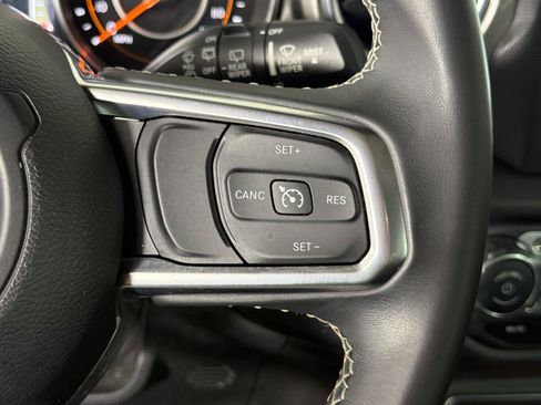 Used 2018 Jeep Wrangler Unlimited Sahara AWD/4WD image 26