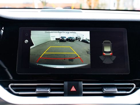 Used 2022 Kia Niro EX Premium w/ Cold Weather Package image 17