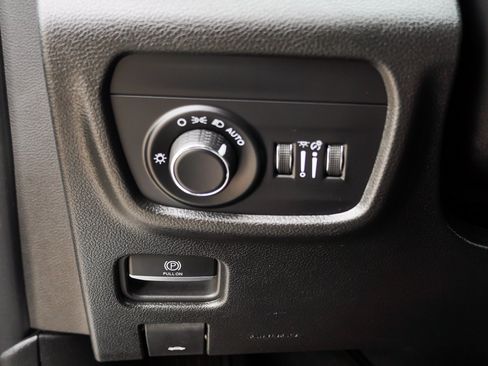 Used 2024 Jeep Grand Cherokee L Altitude AWD/4WD image 19