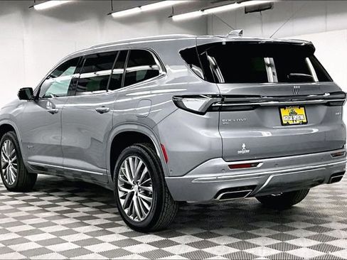 Used 2025 Buick Enclave Avenir w/ Super Cruise Package image 3