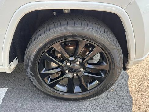 Used 2018 Jeep Grand Cherokee Altitude AWD/4WD image 13