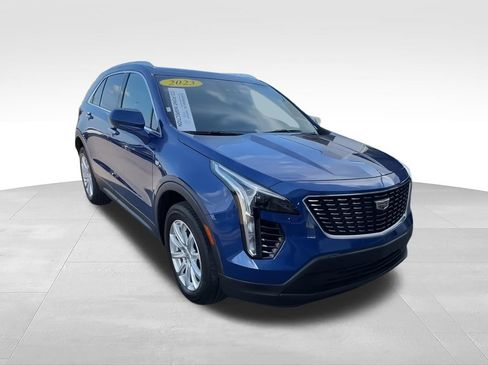 Used 2023 Cadillac XT4 Luxury w/ Cold Weather Package AWD/4WD image 2