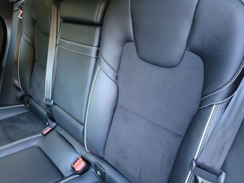 Used 2019 Volvo XC60 T8 R-Design w/ Advanced Package AWD/4WD image 18