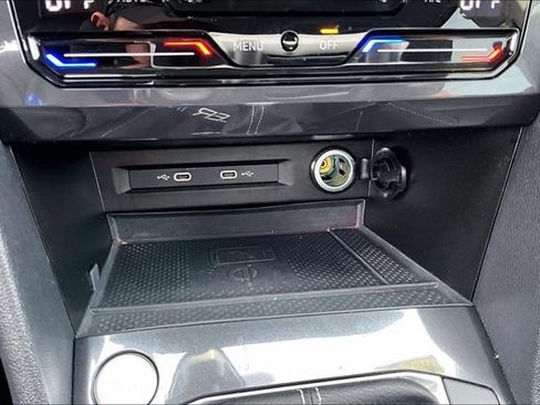 Used 2023 Volkswagen Tiguan SE image 16