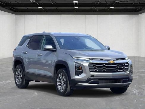 Used 2025 Chevrolet Equinox LT FWD image 3