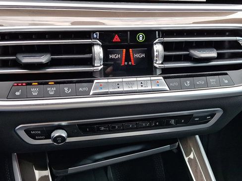 Certified 2022 BMW X5 xDrive40i w/ M Sport Package image 18