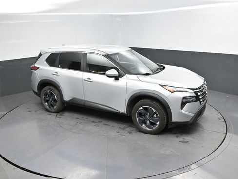 Used 2024 Nissan Rogue SV FWD image 35