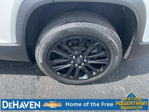 Used 2023 GMC Acadia SLE w/ Driver Convenience Package FWD image 10