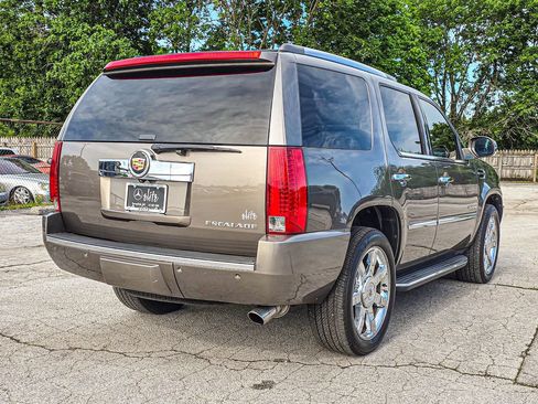 Used 2014 Cadillac Escalade Luxury AWD/4WD image 6