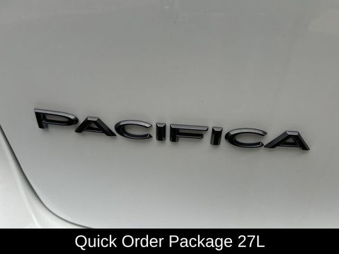 New 2026 Chrysler Pacifica Select AWD/4WD image 13