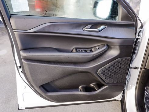 New 2025 Jeep Grand Cherokee Altitude image 22