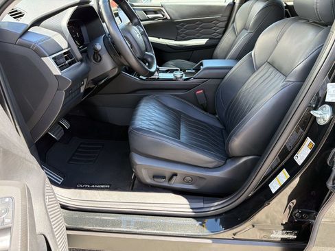 Used 2025 Mitsubishi Outlander SEL FWD image 4
