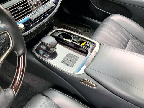 Certified 2023 Lexus LS 500 AWD w/ Interior Upgrade Package image 15