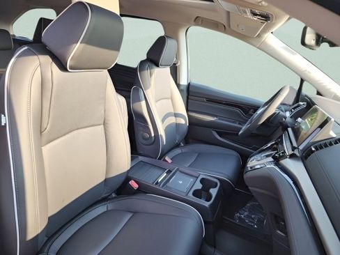 New 2026 Honda Odyssey Touring image 15