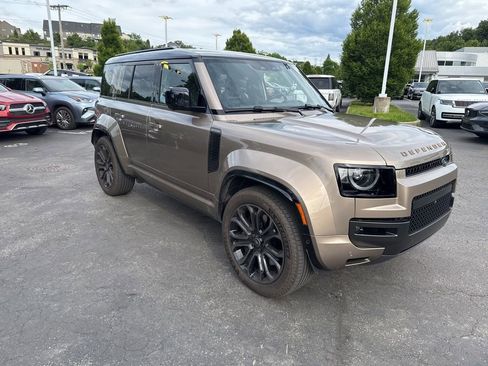 Used 2025 Land Rover Defender 110 AWD/4WD image 8