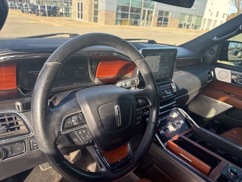 Used 2018 Lincoln Navigator Reserve w/ Technology Package image 17
