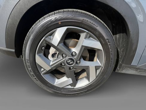 Used 2024 Hyundai Venue SEL image 9