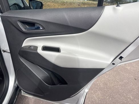 Used 2021 Chevrolet Equinox LT image 16