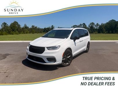 Used 2025 Chrysler Pacifica Limited