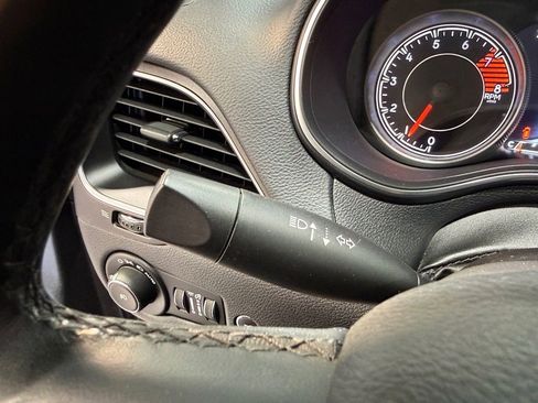 Used 2019 Jeep Cherokee Trailhawk w/ Comfort & Convenience Group image 37