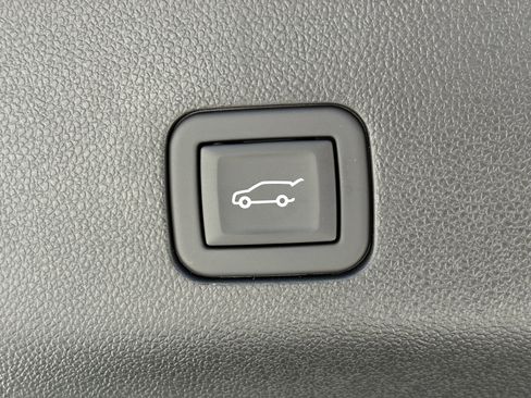 Used 2024 Cadillac Escalade ESV V AWD/4WD image 11