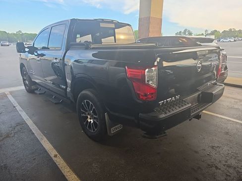 Used 2021 Nissan Titan SV w/ SV Convenience Package image 4