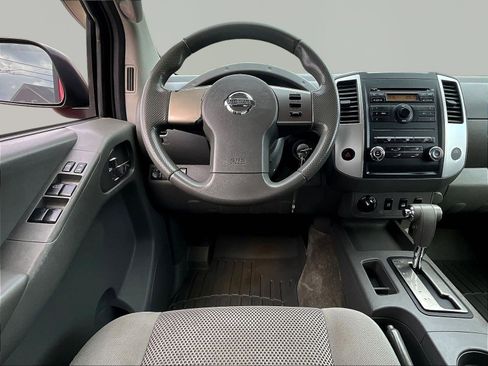 Used 2011 Nissan Frontier SV AWD/4WD image 9