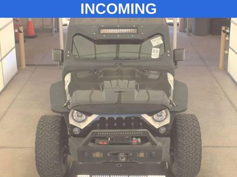 Used 2018 Jeep Wrangler Unlimited Sahara image 2