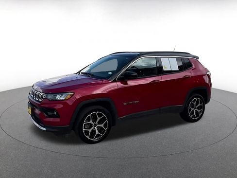 Used 2025 Jeep Compass Limited AWD/4WD image 4