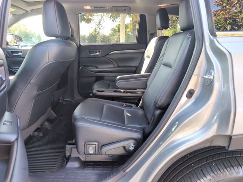 Used 2019 Toyota Highlander Limited Platinum AWD/4WD image 30