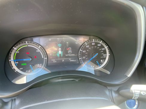 Used 2021 Toyota Highlander XLE AWD/4WD image 16