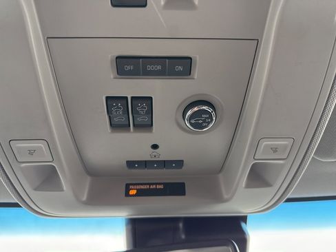 Used 2015 Cadillac Escalade Luxury image 34