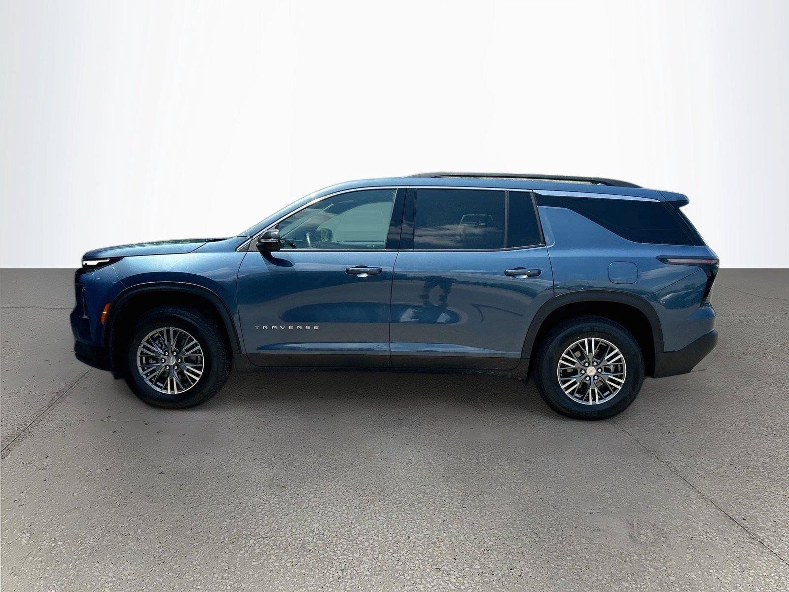 Used 2025 Chevrolet Traverse LT FWD image 7
