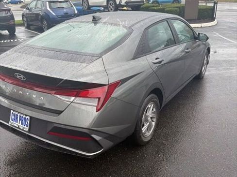 Certified 2025 Hyundai Elantra SE image 7