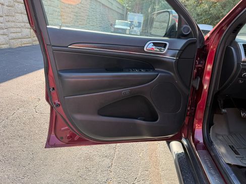 Used 2018 Jeep Grand Cherokee Limited RWD image 28
