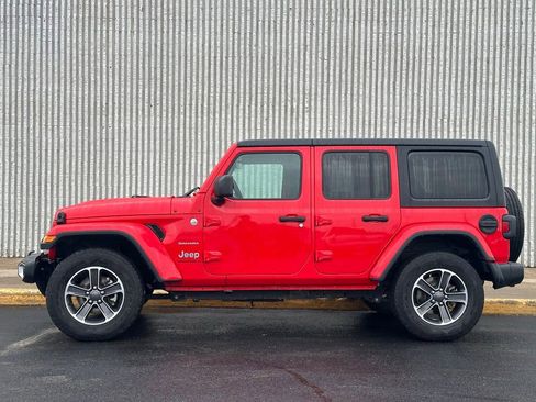 Used 2023 Jeep Wrangler Unlimited Sahara AWD/4WD image 2