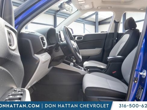 Used 2025 Hyundai Venue SEL FWD image 4