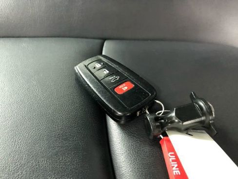 Used 2020 Toyota RAV4 XLE Premium AWD/4WD image 31