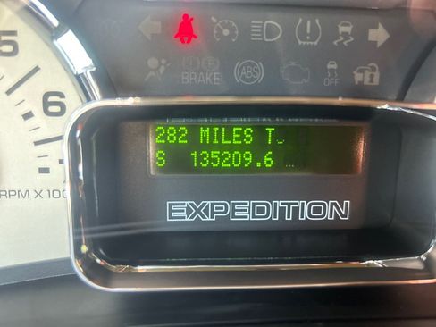 Used 2014 Ford Expedition Limited w/ Equipment Group 301A AWD/4WD image 10