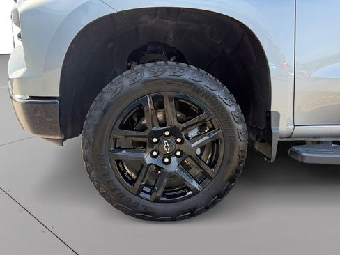 Used 2025 Chevrolet Silverado 1500 Custom Trail Boss w/ LPO, Dark Essentials Package AWD/4WD image 38