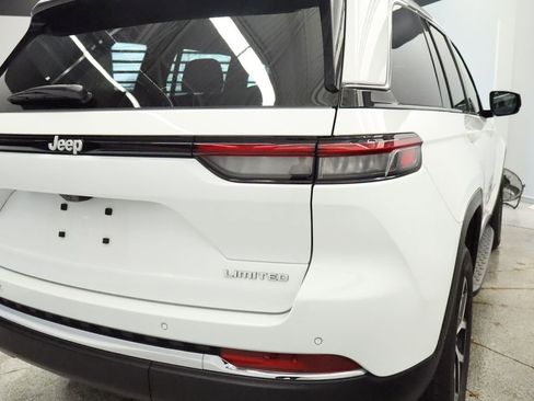 Used 2025 Jeep Grand Cherokee Limited w/ Trailer Tow Package image 18