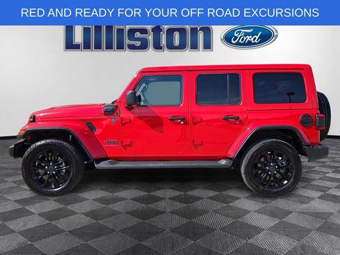 Used 2025 Jeep Wrangler Unlimited Sahara AWD/4WD image 7