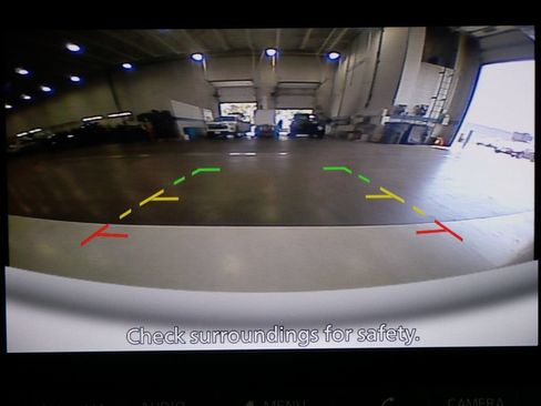 Used 2025 Nissan Pathfinder SV FWD image 18