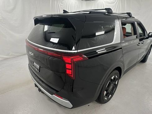 New 2026 Kia Carnival EX image 3