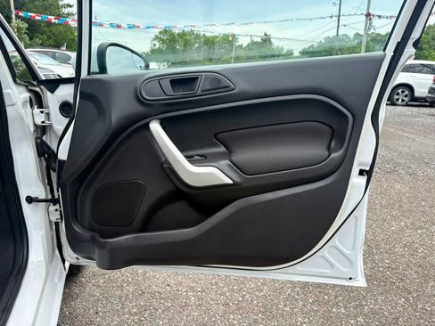 Used 2013 Ford Fiesta SE FWD image 14