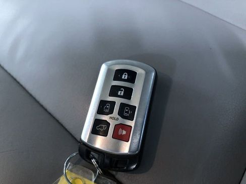 Used 2015 Toyota Sienna XLE image 37