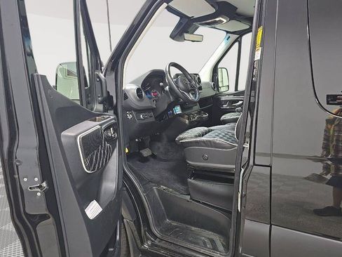 Used 2023 Mercedes-Benz Sprinter 3500 image 22